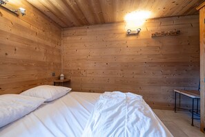 2 bedrooms, iron/ironing board, free WiFi