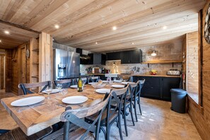 Dining - Chalet 'Le Logis' with Mountain View, Private Terrace and Wi-Fi (La Giettaz)