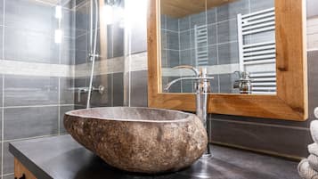 Een douche, een haardroger