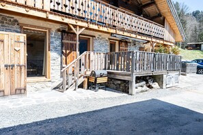 Exterior - Chalet 'Le Logis' with Mountain View, Private Terrace and Wi-Fi (La Giettaz)