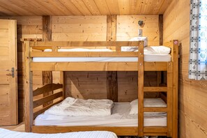 3 bedrooms, iron/ironing board, free WiFi - Chalet 'Le Logis' with Mountain View, Private Terrace and Wi-Fi (La Giettaz)