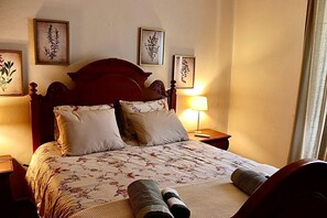 3 bedrooms, iron/ironing board, free WiFi, bed sheets - Holiday Home 'A Casa Dos Raminhos' with Private Pool and Terrace (Vila de Frades)