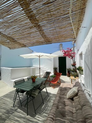 Terrace/patio - Holiday Home 'A Casa Dos Raminhos' with Private Pool and Terrace (Vila de Frades)