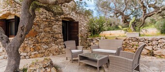 Villa 'Petrosa' with Sea View, Private Terrace and Air Conditioning