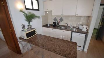 Refrigerador, microondas, parrilla de estufa y lavavajillas