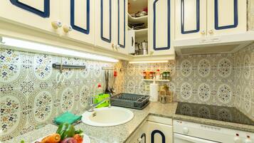 KylskÄp, mikrovÄgsugn, ugn och spishÀll