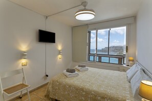 1 slaapkamer, een strijkplank/strijkijzer, gratis wifi, beddengoed