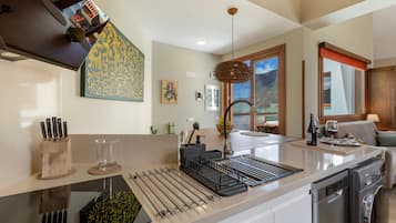 冰箱、微波炉、炉灶、洗碗机