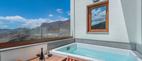 Bañera de hidromasaje al aire libre