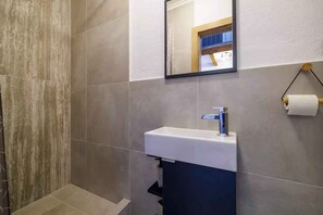 Bathroom - Holiday home with swimming pool and barbecue (Grižane)