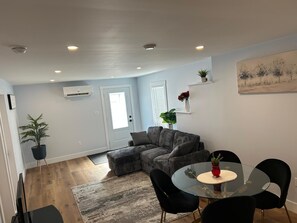 Interior - Abby's Place Fredericton (Fredericton)