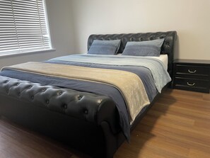 3 chambres, fer et planche à repasser, Wi-Fi, draps fournis