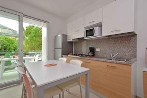 Kühlschrank, Mikrowelle, Geschirrspüler