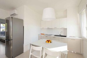 Fridge, stovetop, dishwasher, coffee/tea maker