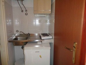 Fridge, stovetop - Studio with air conditioning (Rovinj)