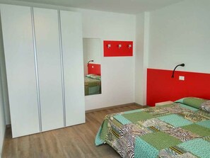 2 bedrooms, WiFi - Holiday apartment with air conditioning and balcony (Lignano Sabbiadoro)