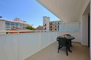 Outdoor dining - Holiday apartment with air conditioning and balcony (Lignano)