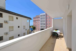 Outdoor dining - Holiday apartment with air conditioning and balcony (Lignano)