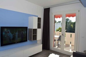 TV - Holiday apartment with air conditioning and balcony (Lignano)