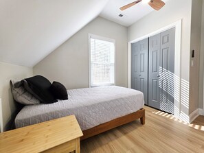 2 bedrooms, desk, iron/ironing board, free WiFi