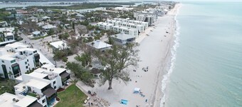 Modern Beachside King Suite on Englewood Beach