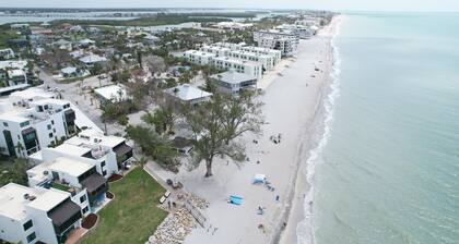 Modern Beachside King Suite on Englewood Beach
