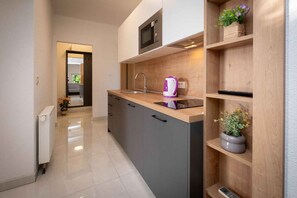 Fridge, microwave, stovetop