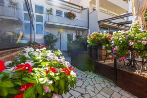 Exterior detail - Holiday apartment near the sea (Malinska)