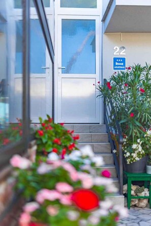 Exterior detail - Holiday apartment near the sea (Malinska)