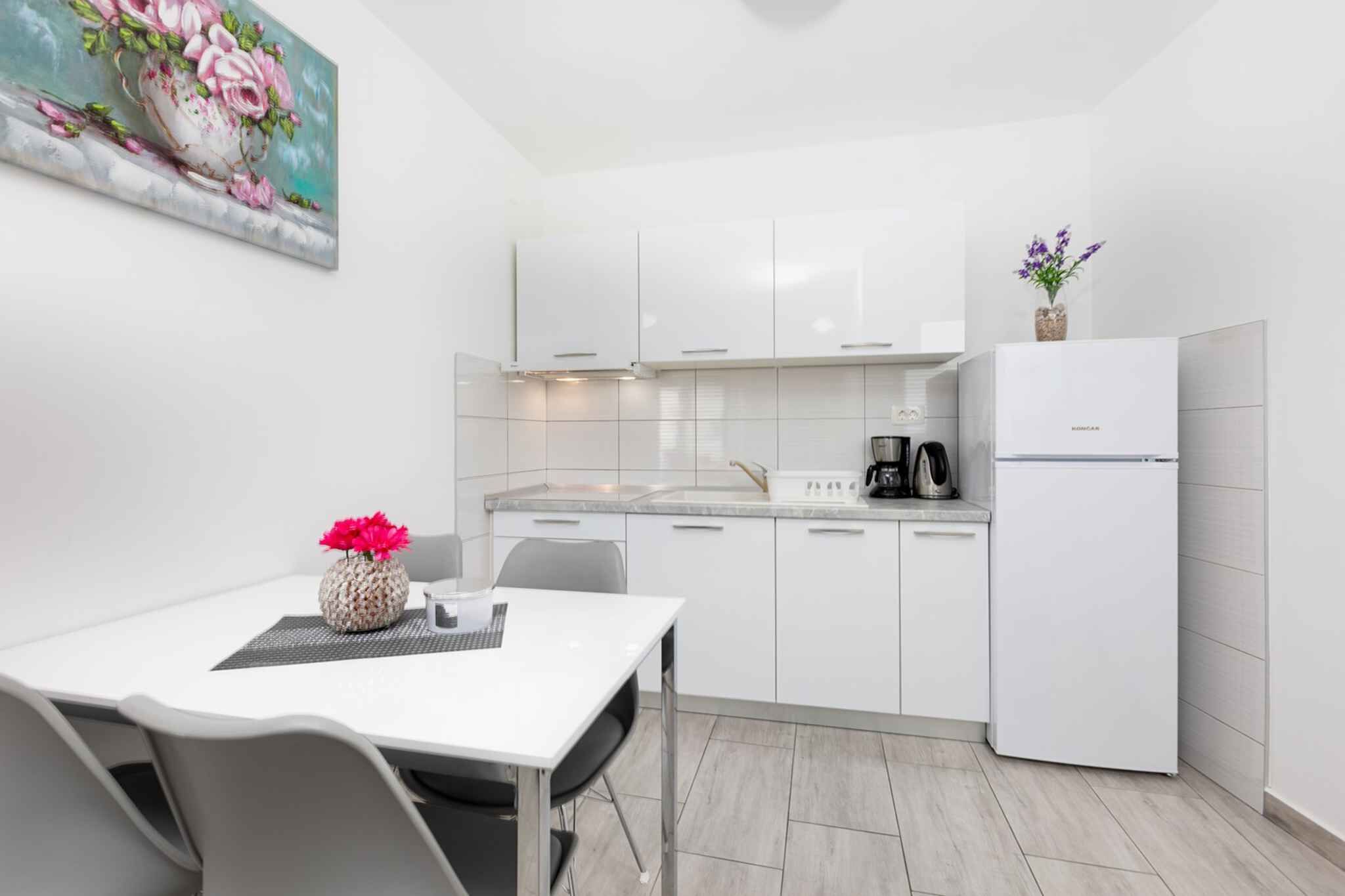 Een koelkast, een magnetron, een kookplaat