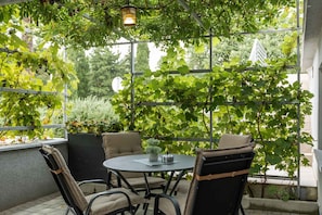 Outdoor dining - Holiday apartment mit Terrasse (Malinska)