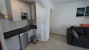 Private kitchen - Holiday apartment mit Terrasse (Malinska)