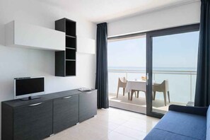 TV - Holiday apartment with air conditioning and balcony with lagoon view (Lignano)