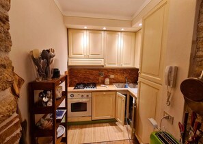 Réfrigérateur, four, plaque de cuisson, lave-vaisselle