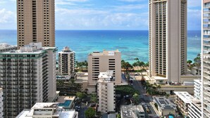 A high-rise hotel with multiple floors, a rooftop pool, and a view of the ocean. - Comfortable King Bed Waikiki Studio 2 mins walk to Beach with WiFi & AC (Honolulu)