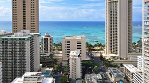 Exterior - Comfortable King Bed Waikiki Studio 2 mins walk to Beach with WiFi & AC (Honolulu)