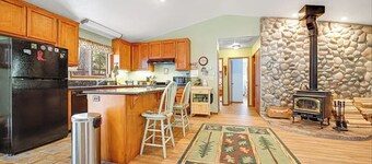 2-bedroom cabin in Lake Almanor West. 