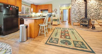 2-bedroom cabin in Lake Almanor West.