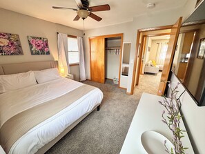 2 habitaciones, tabla de planchar con plancha y ropa de cama 