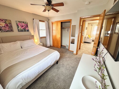 Wedgewood Wonder - Charming 2 bed 1 bath