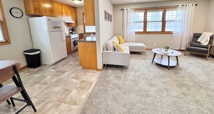 Wedgewood Wonder - Charming 2 bed 1 bath