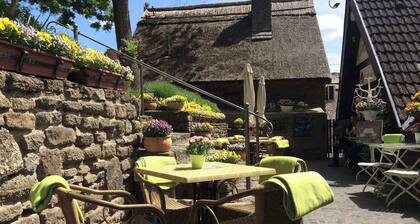 Holiday apartment with air conditioning, Wi-Fi and view of Lake Belső-tó