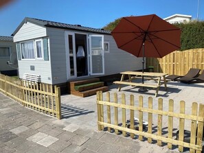 Outdoor dining - Chalet camping Sea Buckthorn by the Sea (IJmuiden)