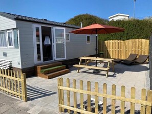 Outdoor dining - Chalet camping Sea Buckthorn by the Sea (IJmuiden)