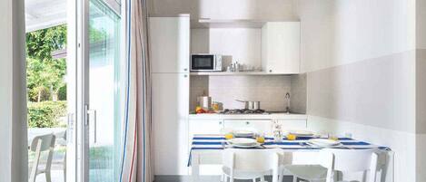 Réfrigérateur, micro-ondes, four, lave-vaisselle