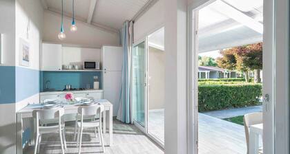 Bungalow avec piscine extérieure