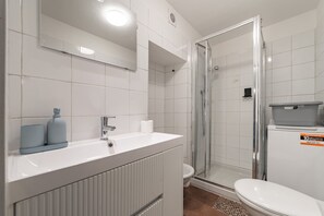 Doccia, asciugacapelli, bidet, asciugamani