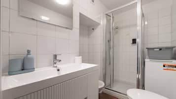 Doccia, asciugacapelli, bidet, asciugamani