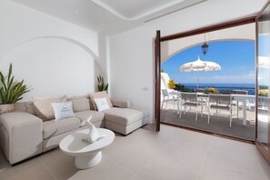 Living area - My Exclusive Italy - Sunlit Villa with unique pool & directly view of Nerano Bay (Nerano)