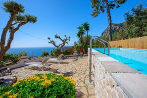 A heated pool - My Exclusive Italy - Sunlit Villa with unique pool & directly view of Nerano Bay (Nerano)